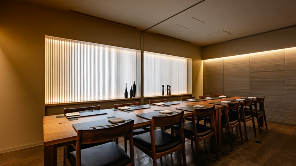 静寂に包まれる完全個室で、心置きなく語らえる贅沢な時間