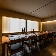 静寂に包まれる完全個室で、心置きなく語らえる贅沢な時間