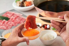 季節の先付と鮮魚造里、メインは黒毛和牛のしゃぶしゃぶ又は特製すき焼きをご用意しております。