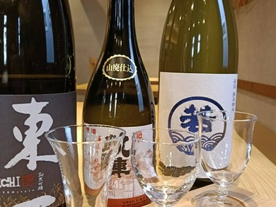 店主渾身のお料理にぴったりの日本酒を味わえる