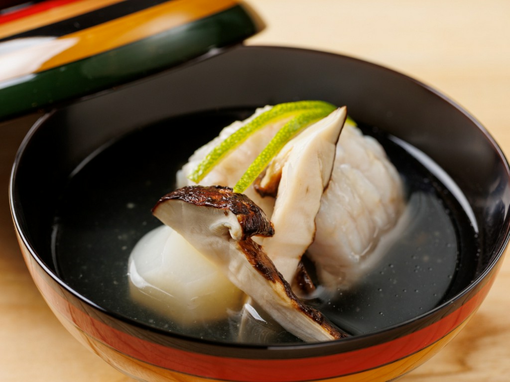 椀もの（アカハタ・小かぶら・松茸）