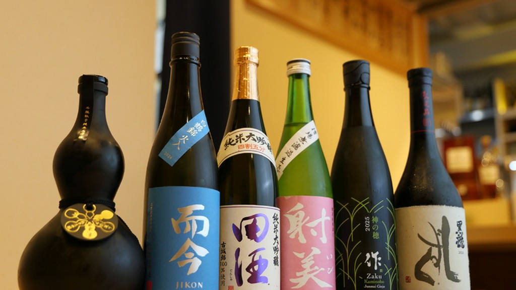 その季節ならではの銘酒を常時10種以上取り揃え。毎週ラインナップが変わる『旬の日本酒』