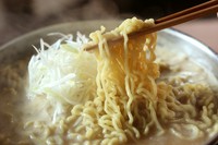 みそ味の〆にオススメ! 旨味がしみ込んだスープと絡んで、シャキシャキの白髪ネギと一緒にお召し上がりください。