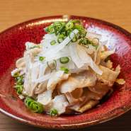 当店不動の人気！ 和牛一頭から300gしか取れない希少な部位を使用。 とても柔らかく臭みも無いので女性にも大人気の一品です。