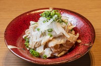 当店不動の人気! 和牛一頭から300gしか取れない希少な部位を使用。 とても柔らかく臭みも無いので女性にも大人気の一品です。