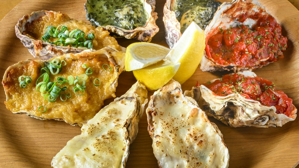 香りと彩りが重なり合う、贅沢な『焼き牡蠣4種盛り』