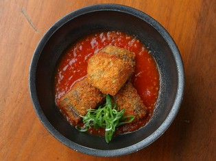 素材の旨みを活かす『牛タンのカツレツ　自家製トマトソース』
