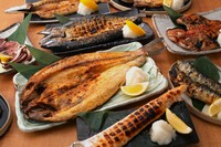 厳選された干物から贅沢な限定海鮮丼まで、四季折々の海の幸と旨みを存分に味わえる自慢のランチをご用意しております。
