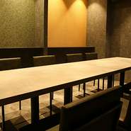 厳選された季節の食材を中心に構成されたコースは、大切なゲストとの接待にも心強い存在。お酒も珠玉の日本酒・ワインなど多種多彩。プライベートな個室空間でお客様をもてなしてみませんか。