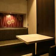 2名、3～4名と小規模な個室も完備されているため、年に一度の記念日や、ささやかなお祝いごとにも最適。驚きを織り込んだコース料理で、大切な人とのかけがえのない一時を彩ります。