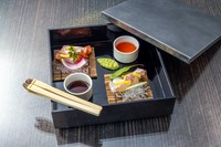 旬を味わう『本日の鮮魚お造り（2種盛り）くずし醤油』