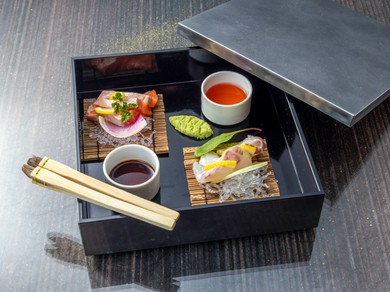 旬を味わう『本日の鮮魚お造り（2種盛り）くずし醤油』