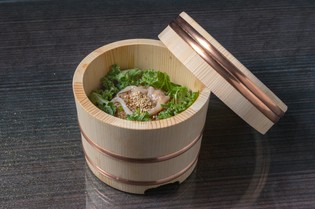 人との繋がりを大切に仕入れる、米や卵、季節の野菜