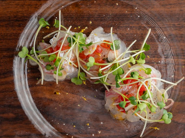 旬の野菜や魚介を中心に、四季の恵みを活かす