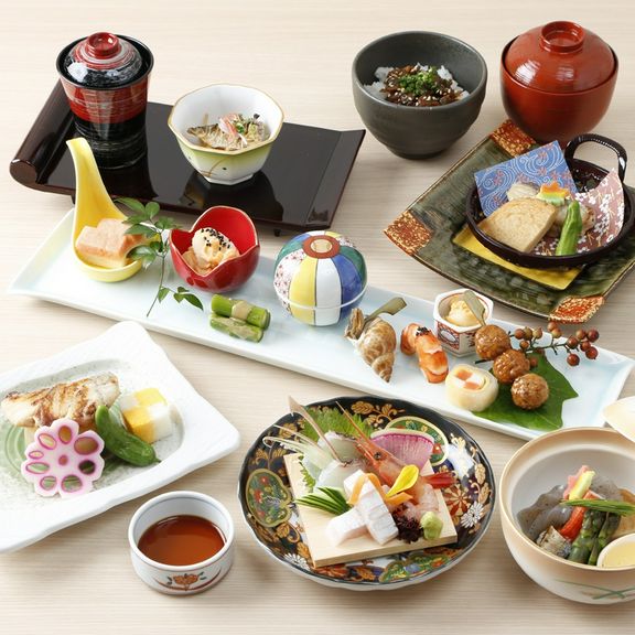 ＜全8品8,000円＞日本酒好き必見！おさけが進む会席「和醸良酒」　名物！彩り八寸八種盛り合せ付き