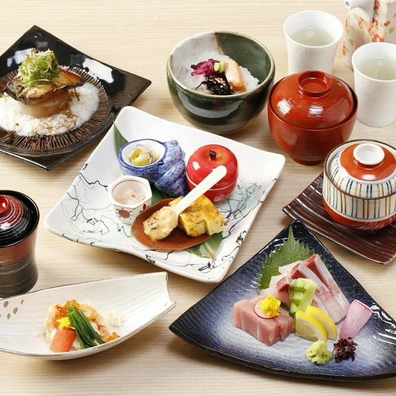 日本酒との相性も抜群の旬会席。
ご接待にもおススメです。
※お食事のみのプランです