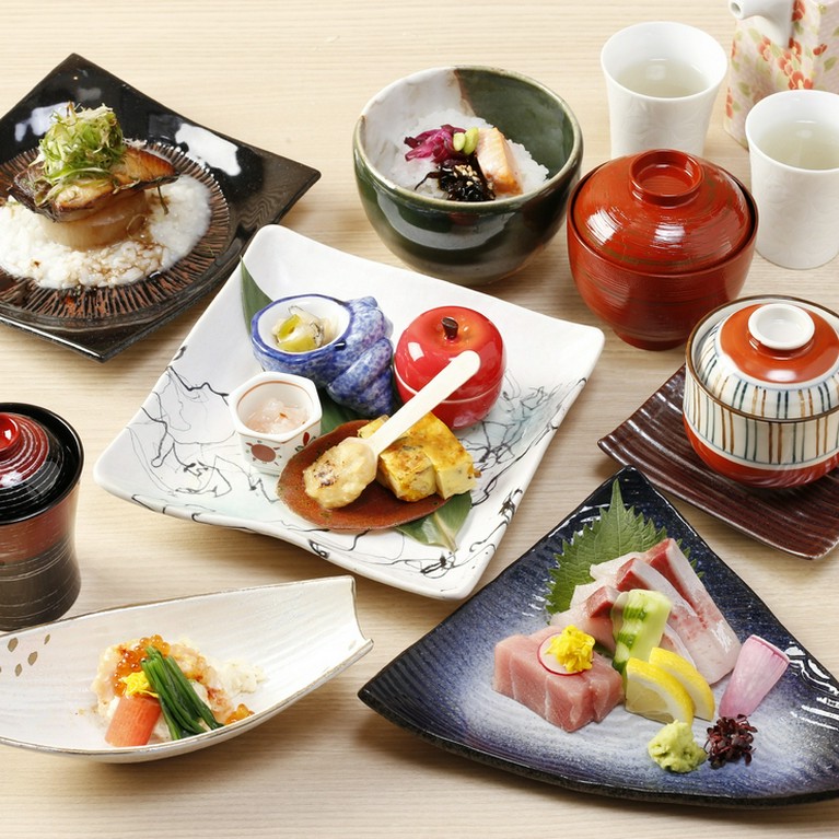 日本酒との相性も抜群の旬会席。
ご接待にもおススメです。
※お食事のみのプランです