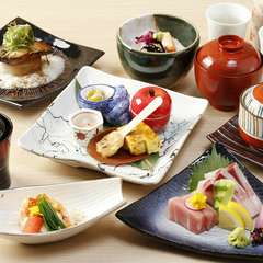 日本酒との相性も抜群の旬会席。
ご接待にもおススメです。
※お食事のみのプランです