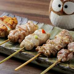 厳選された鶏の旨みを存分に引き出す炭火焼