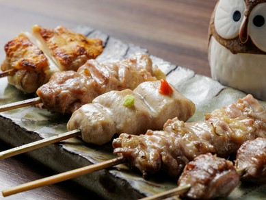 香ばしさと旨みを楽しむ『炭火焼き鳥』