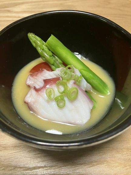 彩り豊かな握りと料理が揃う、女子会にもぴったり