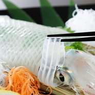 博多で食べたい料理が揃う居酒屋。名物の博多料理はもちろん、『揚げ出し豆腐　明太ソース』などアレンジメニューも必見。地元の人からも愛される【はじめの一歩】。くつろぎの空間は博多観光の方にもおススメです。