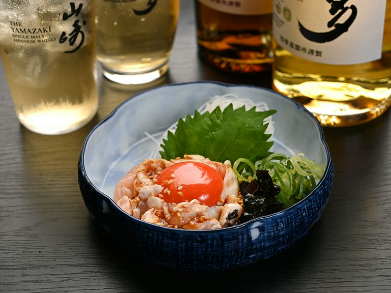 地鶏の月見ユッケ