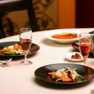 四季折々の食材を取り入れた季節感も味わえるコース