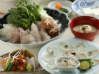 冬の味覚、ふぐを様々なお料理でお召し上がりいただきます。「お客様に福が来ますように」との願いをこめて、山里ではふぐを「ふく」と呼んでいます。