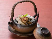 期間:9/4~11月中旬
秋の味覚・松茸と、相性の良い鱧。香り立つ出汁とともにご堪能ください。