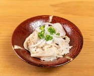 当店不動の人気！ 和牛一頭から300gしか取れない希少な部位を使用。 とても柔らかく臭みも無いので女性にも大人気の一品です。