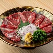 料理長が厳選した熊本直送の馬刺しです。上品な味をぜひご堪能下さい。 
