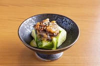 女性に人気の一品です。 梅クラゲのコリコリした食感がクセになります。