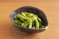 お酒との相性がバツグンな枝豆。 黒豆はまた一段と風味が違います。