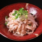 当店不動の人気! 和牛一頭から300gしか取れない希少な部位を使用。 とても柔らかく臭みも無いので女性にも大人気の一品です。