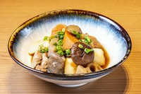 博多の郷土料理。 筑前煮とはまた違う九州の甘めの醤油を使ったがめ煮は絶品。 がめこんだ(方言で、混ぜ込んだの意)の意味もあります。実は店主の祖母のレシピを引き継いでます。