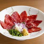 料理長が厳選した熊本直送の馬刺しです。上品な味をぜひご堪能下さい。 