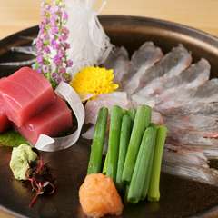 木の美しい意匠、名陶芸家の器など、細部まで本物の贅沢を追求