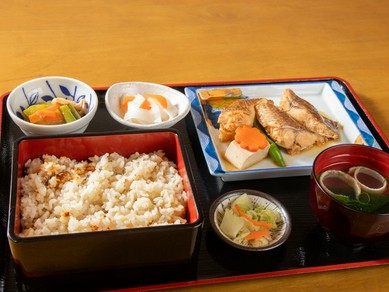 お魚も野菜もしっかり楽しめる定食で、ランチ女子会・ママ会