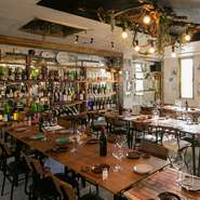 日本酒通なお客様を招いてのおもてなしや、日本の酒文化を楽しく学びたいゲストを迎えての接待にも最適。旬の素材を活かしたメニューも多く、シーズンを問わず足を運べます。