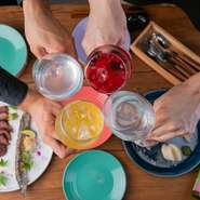 季節の逸品など、お店オススメメニューを中心に構成されたコース料理。2時間飲み放題（10分前L.O.）もセットのため、各種宴会・イベント時にも頼もしい存在。貸し切りでは最大50名までの団体予約にも対応できます。