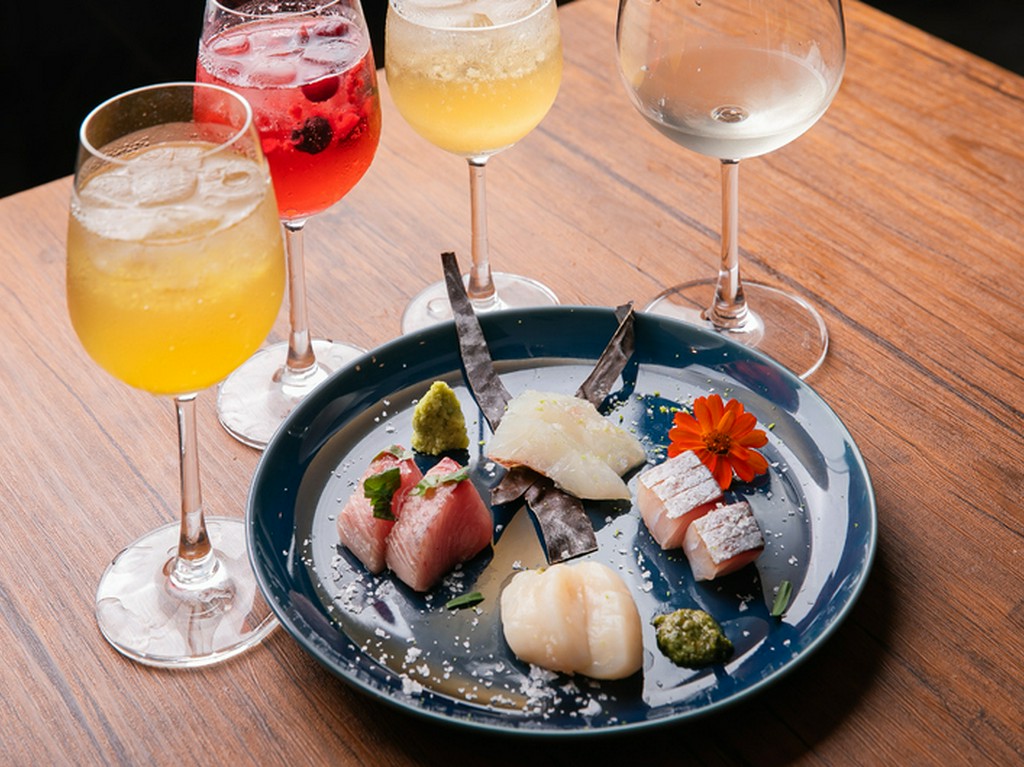 シンプルに旬を堪能『塩で食べる旬の刺身の盛り合わせ』