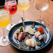 その時期ならではの鮮魚より、オススメをピックアップ。シンプルに塩でいただくことで、旬を迎えた海の幸の魅力を、より力強く実感できます。もちろん、日本酒との相性も抜群です。