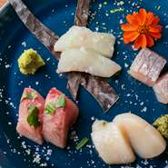 ＜旬の刺身の盛り合わせについて＞
・1人前980円～

※当日の仕入れ・食材によって内容は異なります。詳細は店内ご案内をご覧ください。