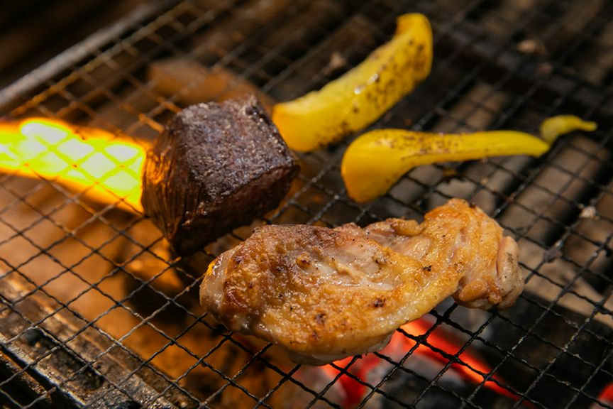 選りすぐりの素材に香ばしさをプラス『旬の食材を使った炭火焼き』