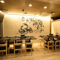 品川駅すぐ。上質な和の空間で、とろける蟹と旬海鮮、銘酒に酔う