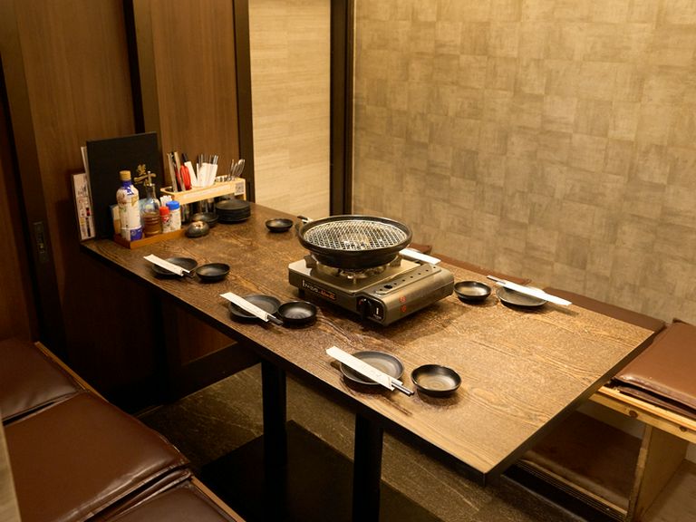 落ち着いた雰囲気の上質空間。ビジネスシーンでの接待や会食に