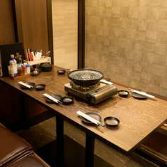 落ち着いた雰囲気の上質空間。ビジネスシーンでの接待や会食に