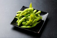 定番の枝豆はビールのお供にはもちろん、箸休めにもぴったり。ついつい手が伸びる、シンプルながらも飽きのこない一品です。
