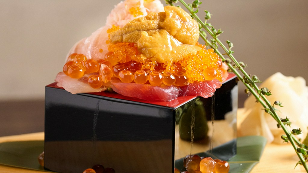 見た目も豪快な自慢の名物寿司。【蟹一心】を訪れたら絶対に食べて欲しい逸品『名物かに枡こぼれ寿司』